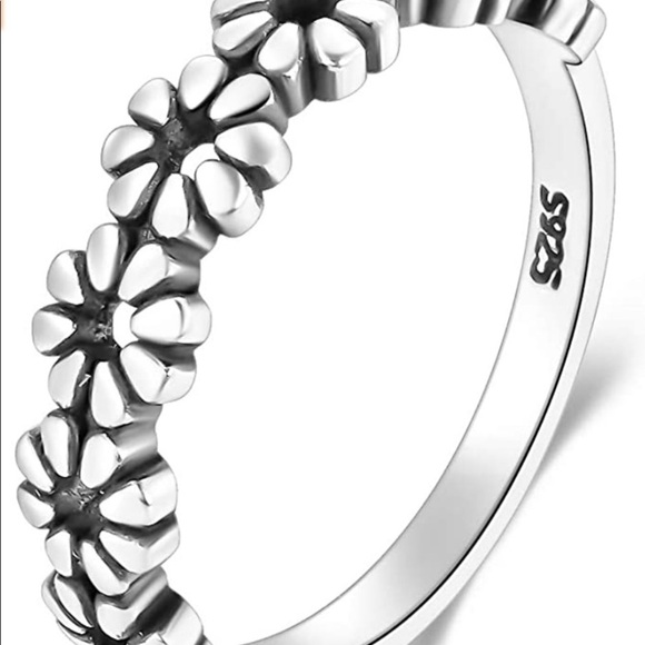 925 Sterling Silver Daisy Flower Ring - Picture 2 of 8